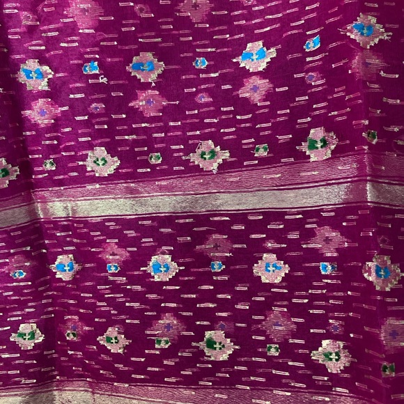 Shocking pink organza dupatta - Picture 7 of 8